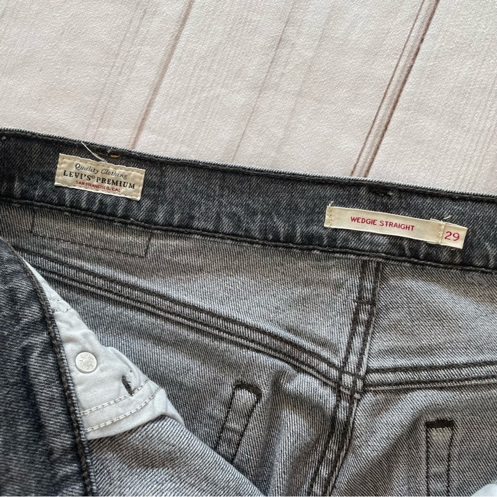 Levi’s Premium Wedgie Straight Jeans Women’s 29 Black Gray Faded Button Fly EUC - Picture 10 of 16